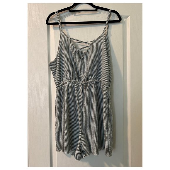 Urban Outfitters blue and white romper with lace print detail - Picture 2 of 5